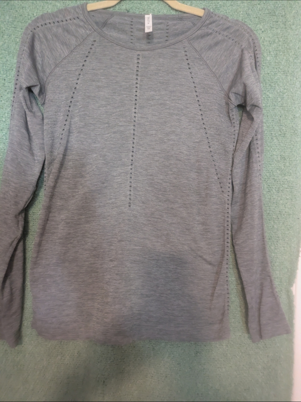 Athleta Heather Gray Long Sleeve Eyelet Seam Top